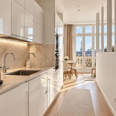 Pope Leo Xiv Champs-elysees View - Arc De Triomphe - Eiffel Tower Apartment *